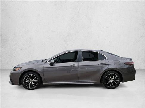 Used 2024 Toyota Camry SE FWD image 3