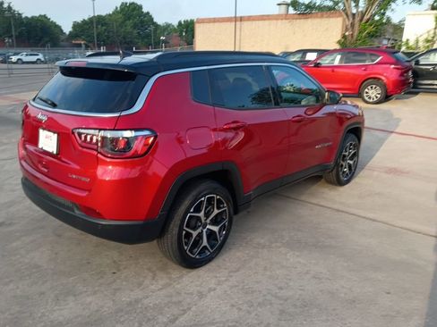 Used 2025 Jeep Compass Limited image 9