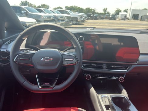 New 2025 Chevrolet Equinox EV RS image 5