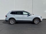 Used 2018 Volkswagen Tiguan SE w/ Panoramic Sunroof Package image 2