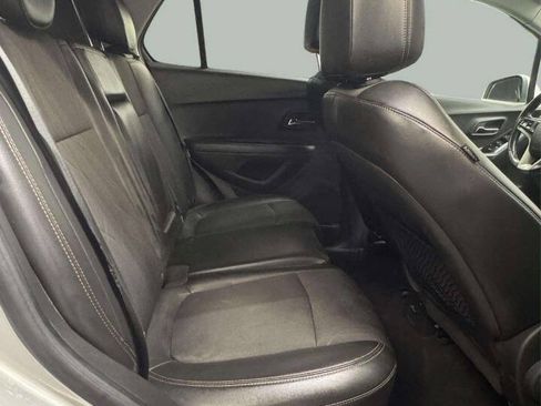 Used 2019 Chevrolet Trax LT w/ LT Convenience Package AWD/4WD image 10