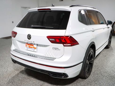 Used 2024 Volkswagen Tiguan SE R-Line FWD image 7
