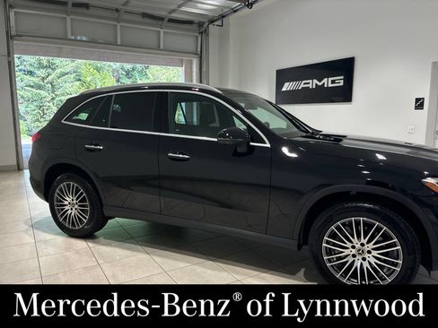 Used 2026 Mercedes-Benz GLC 300 4MATIC image 3