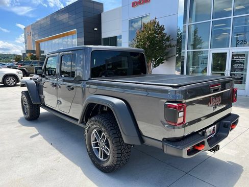 Used 2025 Jeep Gladiator Mojave AWD/4WD image 18