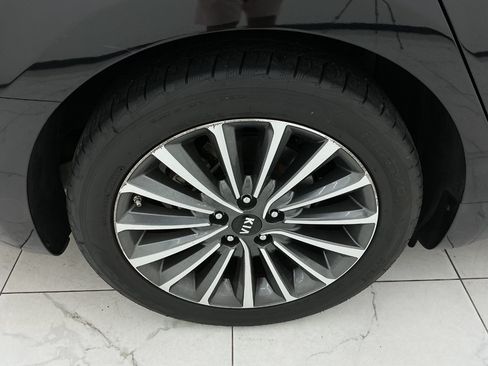 Used 2018 Kia Cadenza Premium FWD image 48