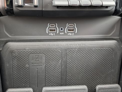 Used 2025 RAM 1500 Laramie AWD/4WD image 33
