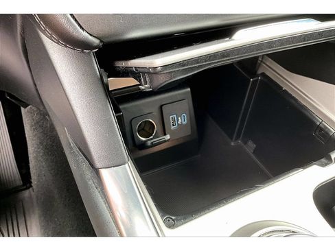 Used 2020 Ford Explorer Platinum w/ Premium Technology Package AWD/4WD image 34
