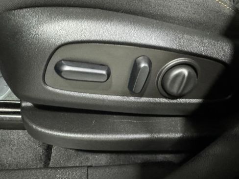 Used 2023 Chevrolet Equinox LT w/ Driver Convenience Package image 27