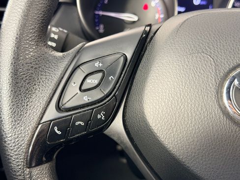 Used 2019 Toyota C-HR LE FWD image 14