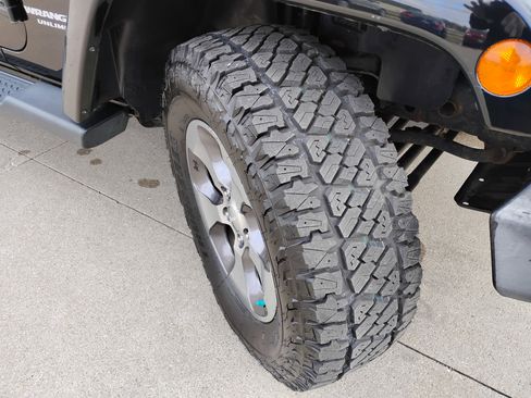 Used 2016 Jeep Wrangler Unlimited Sahara image 25