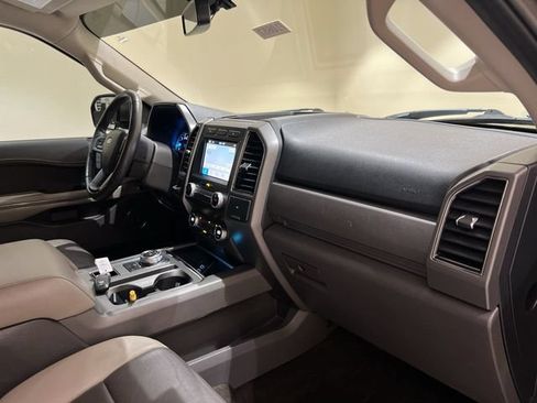 Used 2019 Ford Expedition XLT RWD image 25