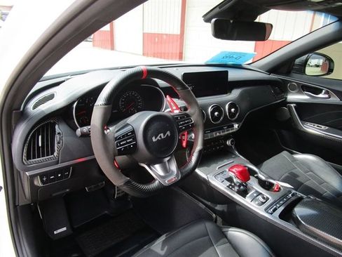 Used 2022 Kia Stinger GT2 AWD/4WD image 11