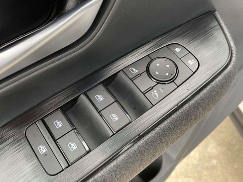 Used 2025 Nissan Kicks SV image 16