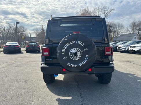 Used 2023 Jeep Wrangler Unlimited w/ Sun & Screen Package image 11