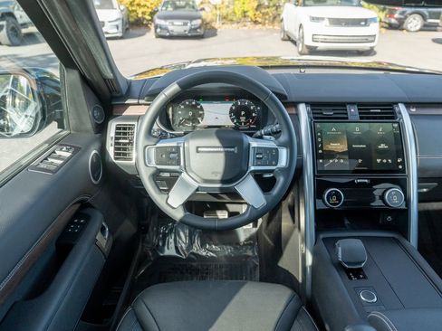 Certified 2024 Land Rover Discovery Dynamic SE image 13