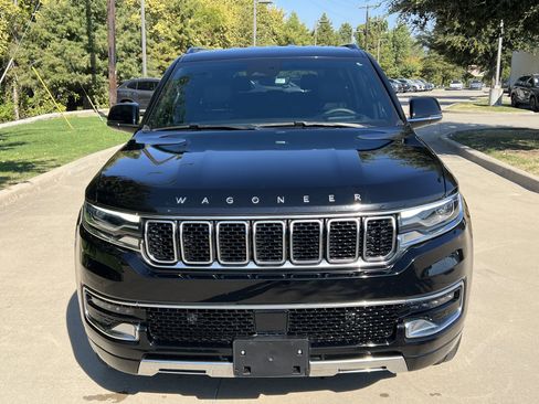 Used 2023 Jeep Wagoneer Series III w/ Preferred Equipment Group image 3
