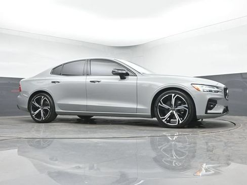 Used 2025 Volvo S60 B5 Plus FWD image 35