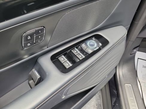 Used 2025 Lincoln Nautilus Premier w/ Jet Appearance Package AWD/4WD image 15