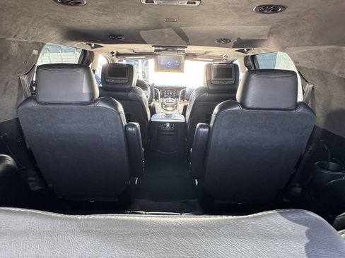 Used 2018 Cadillac Escalade Platinum AWD/4WD image 11