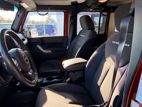 Used 2014 Jeep Wrangler Unlimited Rubicon w/ Dual Top Group image 10