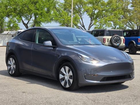 Used 2023 Tesla Model Y Long Range image 3