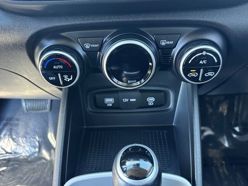 Used 2023 Hyundai Venue SEL image 28