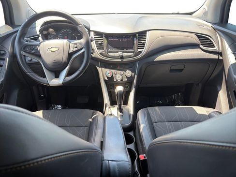 Certified 2022 Chevrolet Trax LT w/ LT Convenience Package AWD/4WD image 12
