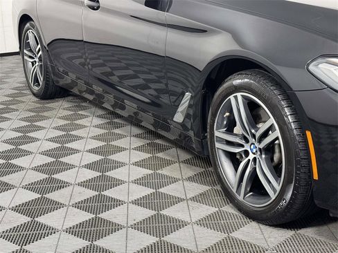 Used 2021 BMW 530e xDrive w/ Premium Package image 13