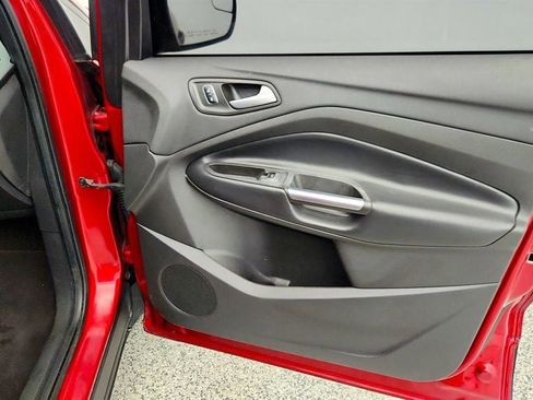 Used 2019 Ford Escape SE image 25