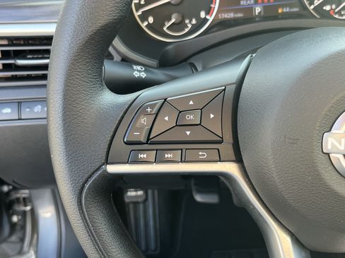 Used 2025 Nissan Altima 2.5 SV FWD image 19