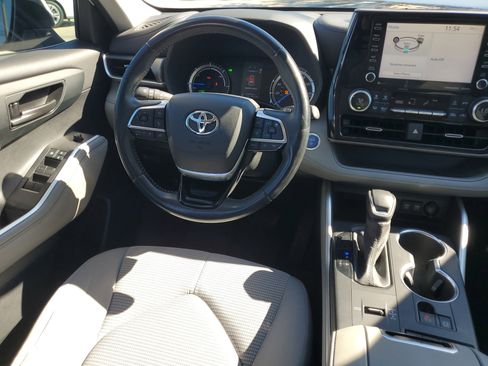 Used 2021 Toyota Highlander LE image 14