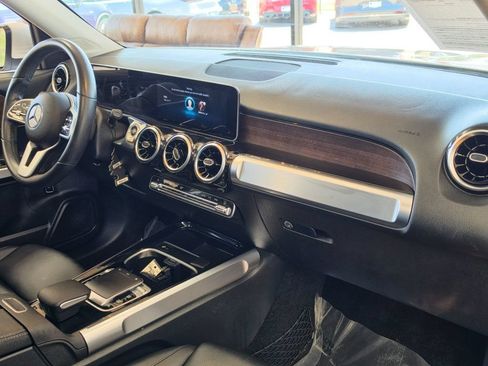 Used 2020 Mercedes-Benz GLB 250 4MATIC w/ Premium Package image 29