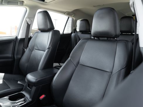 Used 2018 Toyota RAV4 XLE AWD/4WD image 21