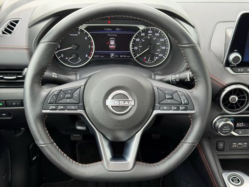 Used 2025 Nissan Sentra SR w/ SR Premium Package FWD image 19
