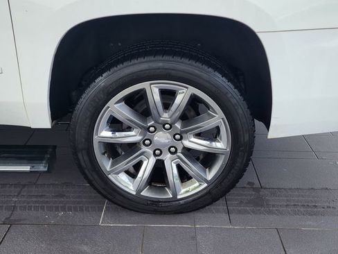 Used 2017 Chevrolet Suburban Premier AWD/4WD image 11