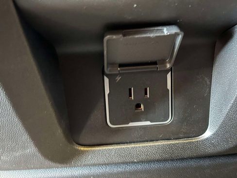 Used 2024 Chevrolet Tahoe Premier w/ Premium Package image 11