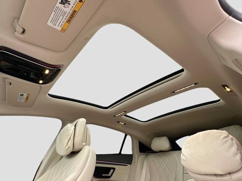 Used 2022 Mercedes-Benz EQS 580 4MATIC Sedan image 23