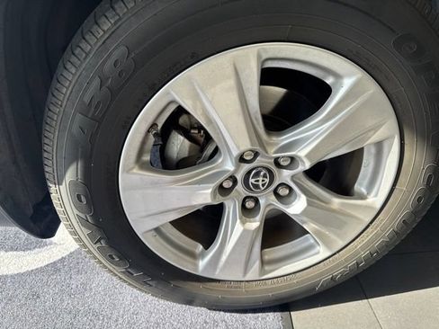 Used 2019 Toyota RAV4 XLE AWD/4WD image 2