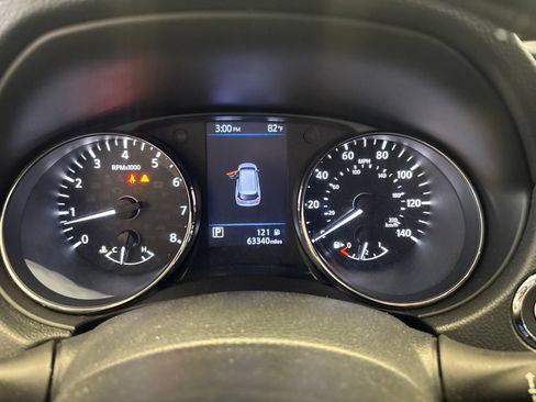 Used 2018 Nissan Rogue SV w/ Premium Package AWD/4WD image 4