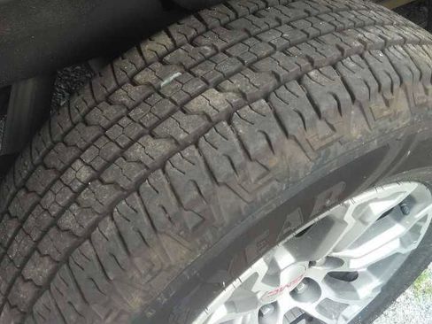 Used 2025 GMC Sierra 1500 SLT RWD image 5