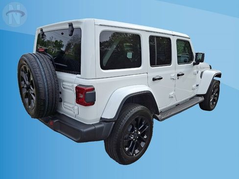 Certified 2025 Jeep Wrangler Unlimited Sahara AWD/4WD image 16