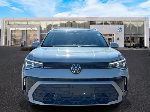 Used 2025 Volkswagen Taos SEL image 2