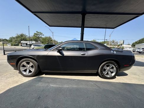 Used 2021 Dodge Challenger SXT w/ Driver Convenience Group RWD image 5