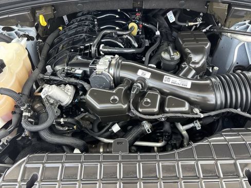 Used 2023 Jeep Grand Cherokee Laredo RWD image 14