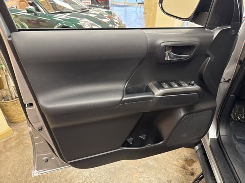 Used 2023 Toyota Tacoma TRD Sport image 33