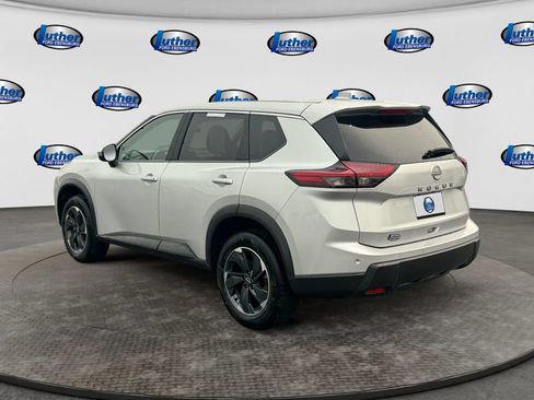 Used 2025 Nissan Rogue SV FWD image 3
