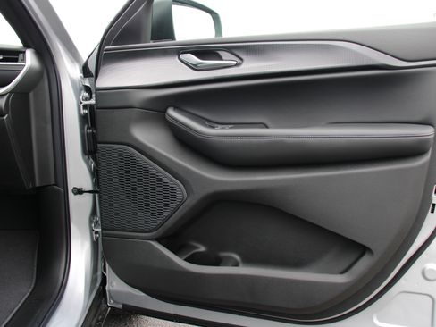 New 2025 Jeep Grand Cherokee L Laredo image 29