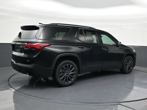 Used 2023 Chevrolet Traverse RS image 5