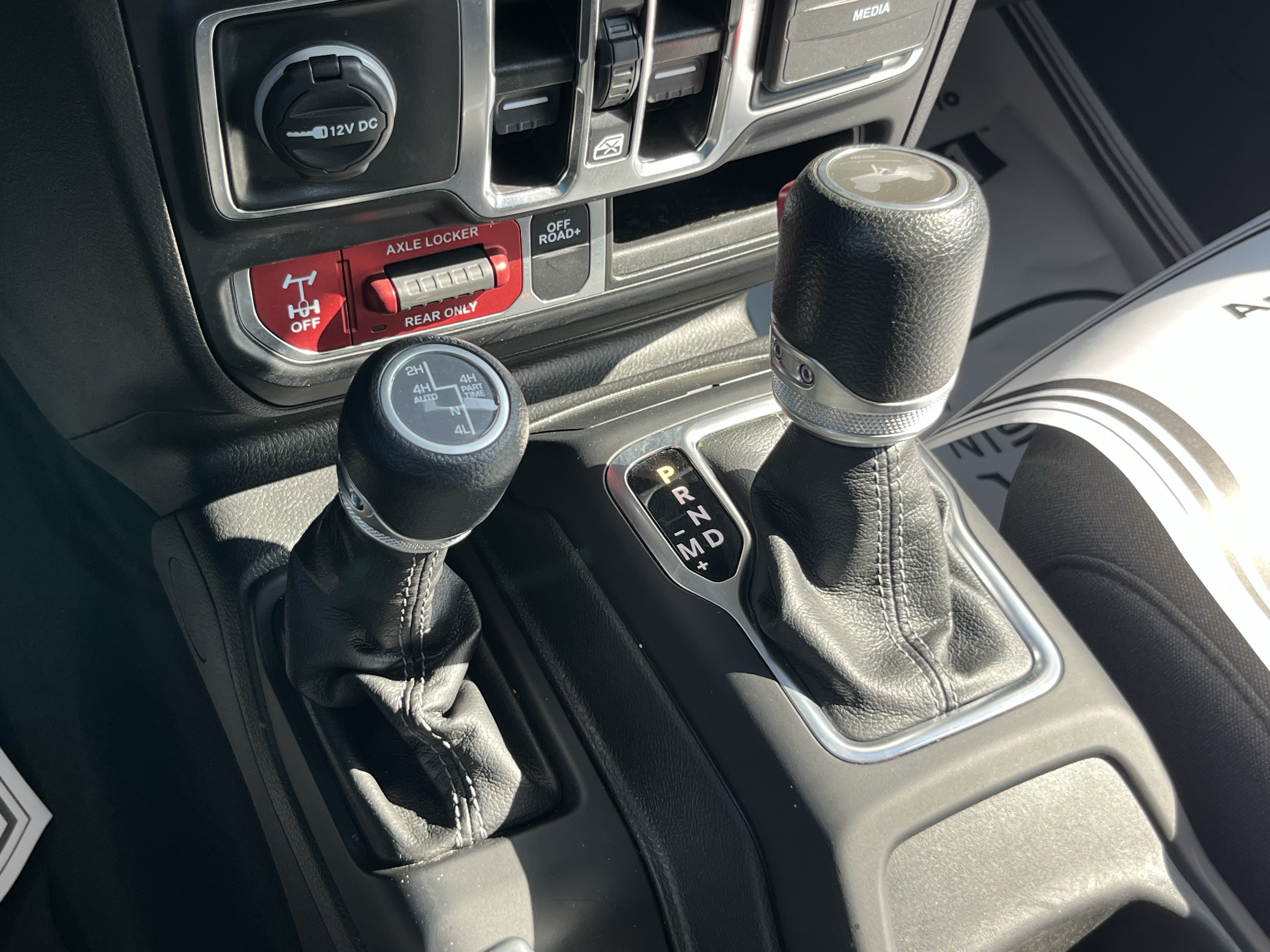 Used 2024 Jeep Wrangler Unlimited AWD/4WD image 25