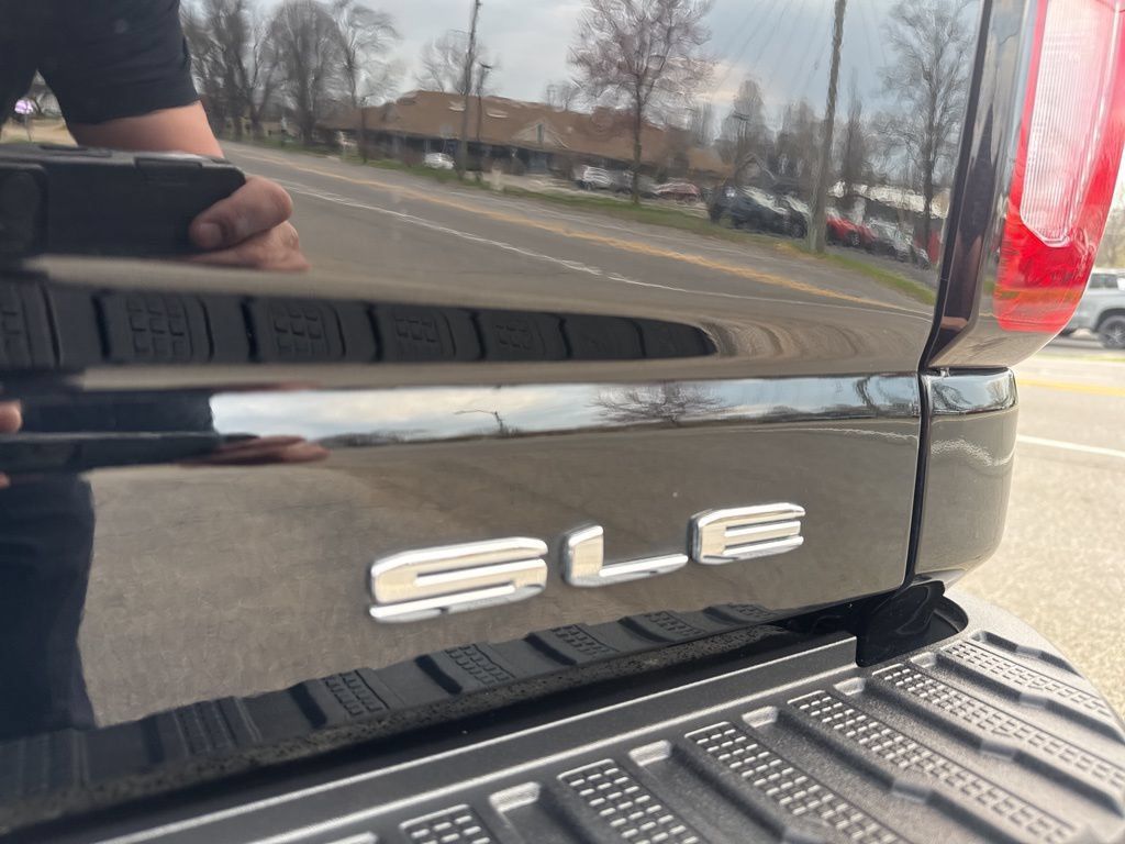 Used 2025 GMC Sierra 2500 SLE w/ SLE Convenience Package AWD/4WD image 15